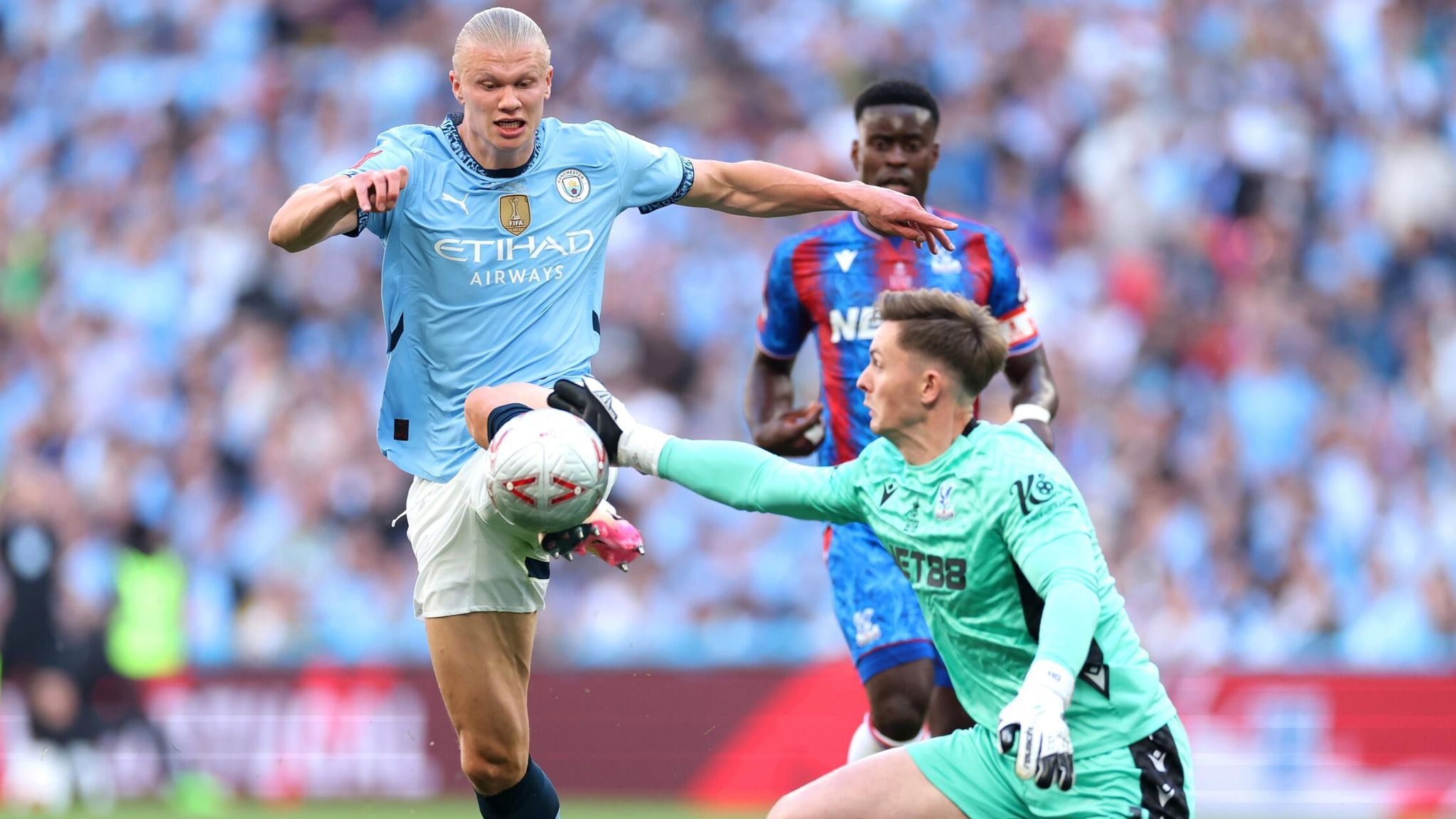 Dean Henderson Lolos dari Kartu Merah? Kontroversi FA Cup Final vs Man City